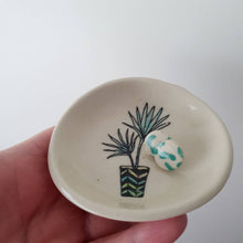 Load image into Gallery viewer, Plant trinket Dish
